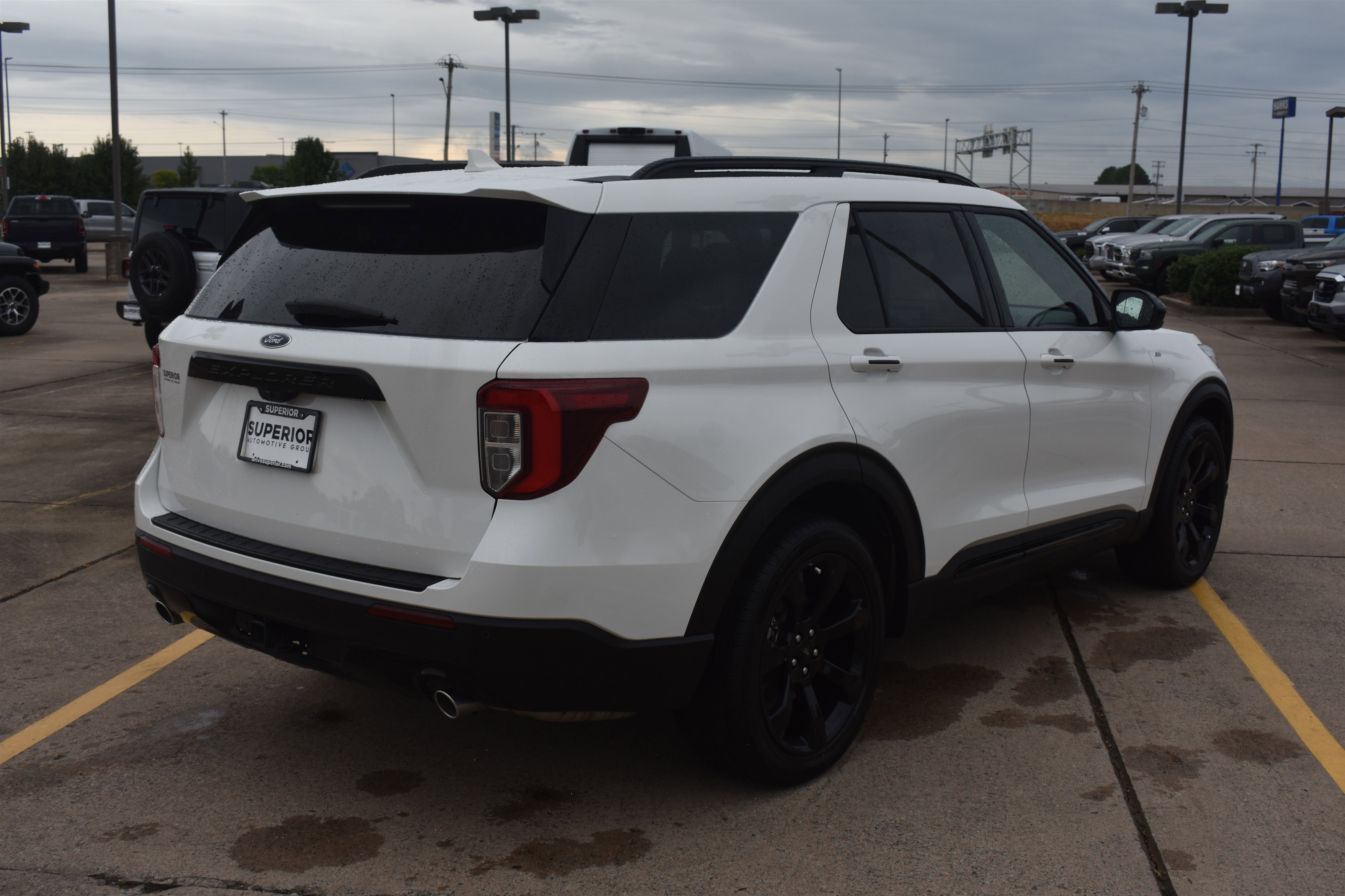 2023 Ford Explorer ST-Line photo 2