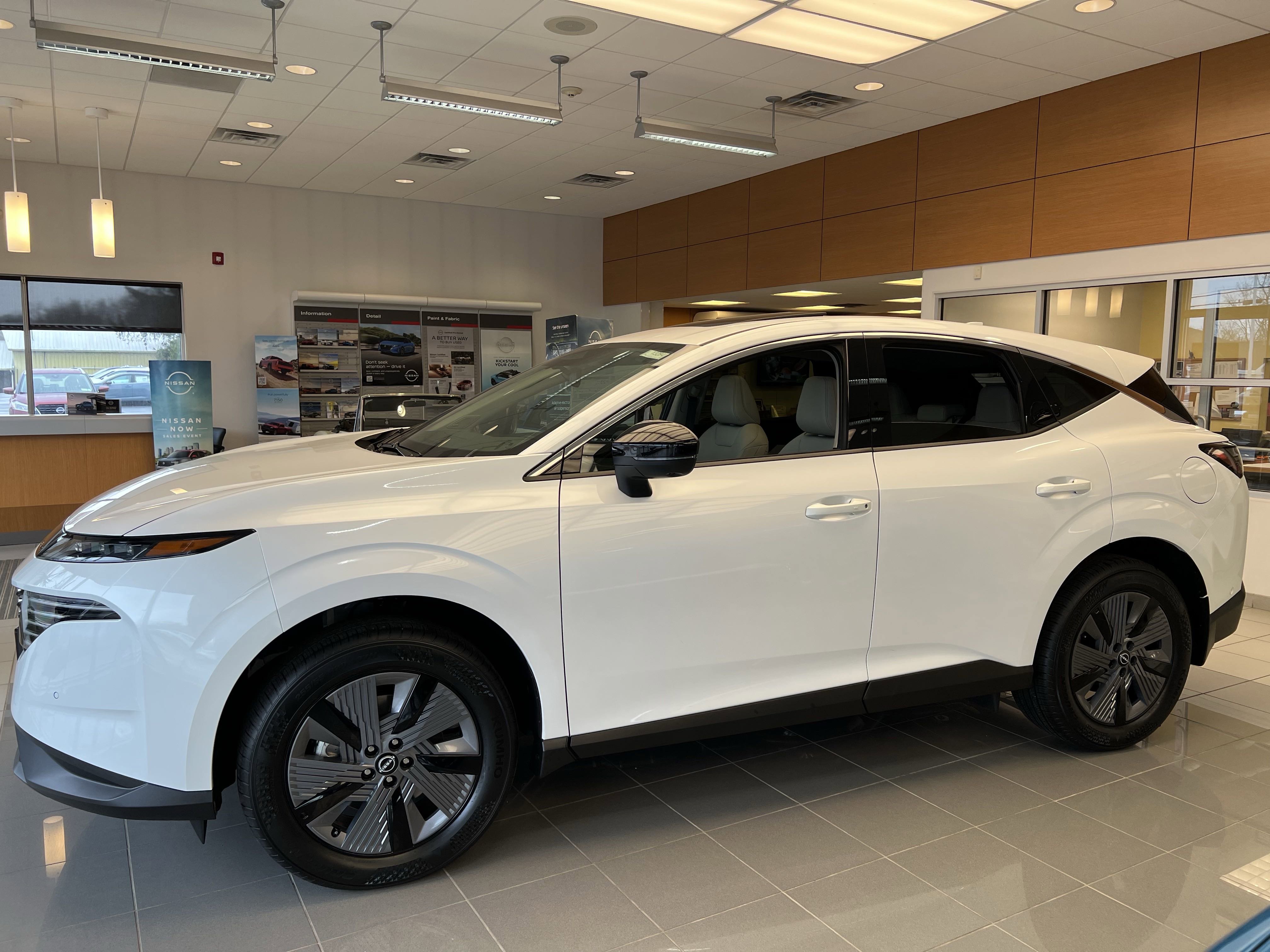 2025 Nissan Murano SL photo 2
