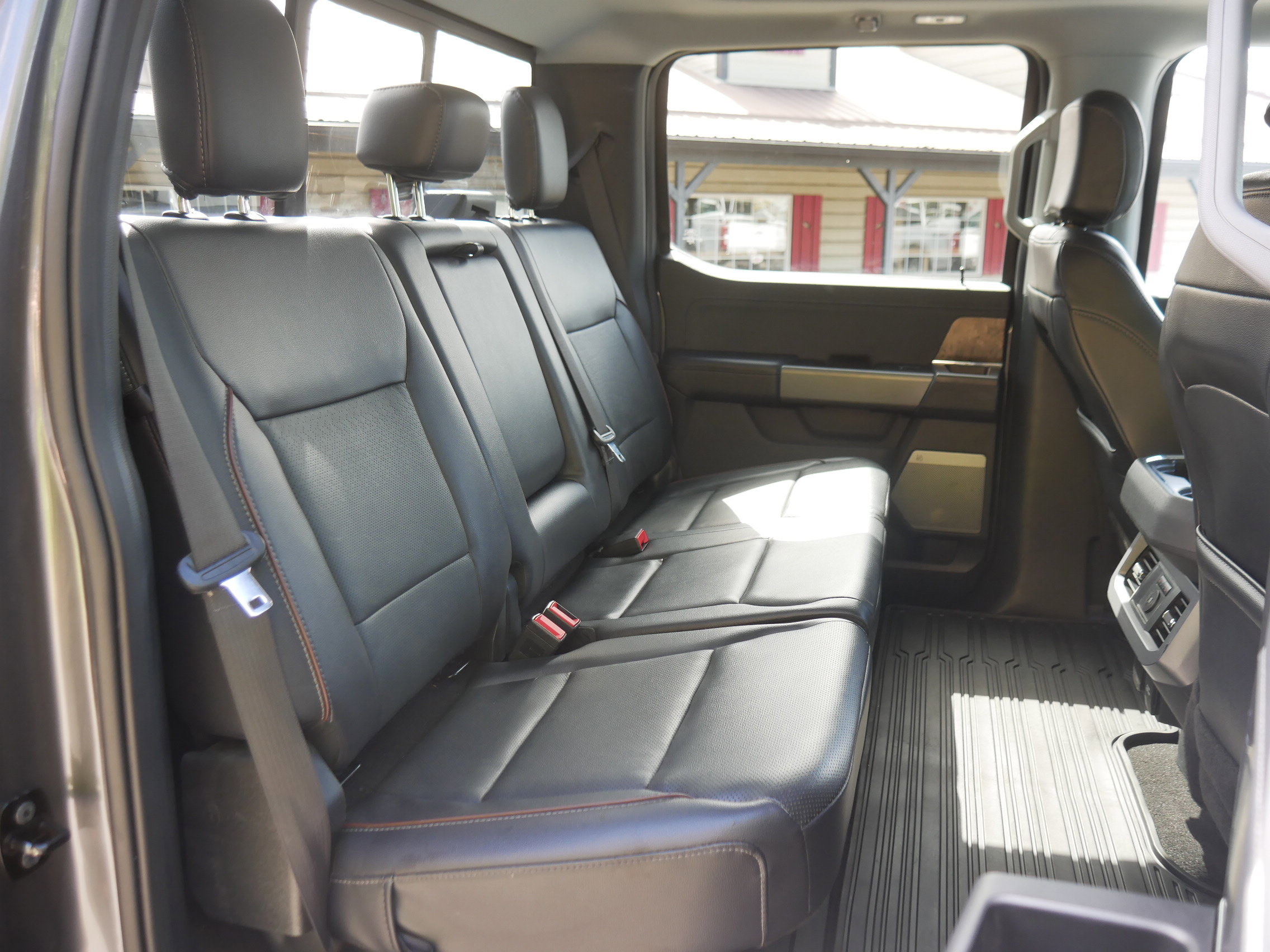 2024 Ford F-250 Lariat photo 25