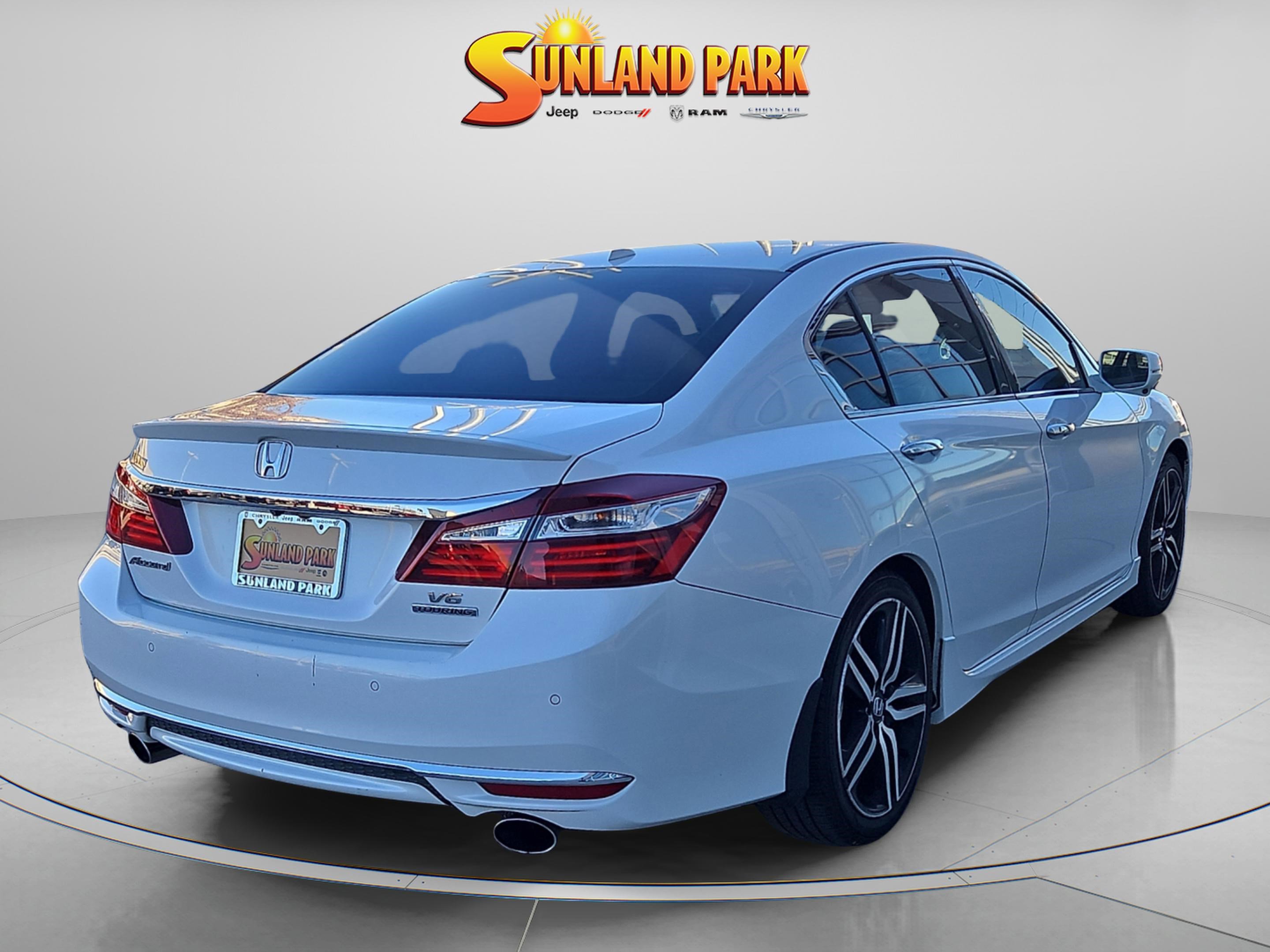 2016 Honda Accord Touring photo 2