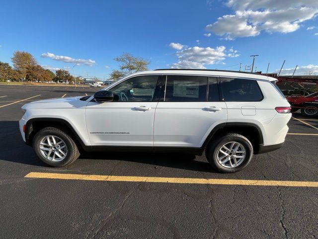 2025 Jeep Grand Cherokee Laredo Altitude photo 4