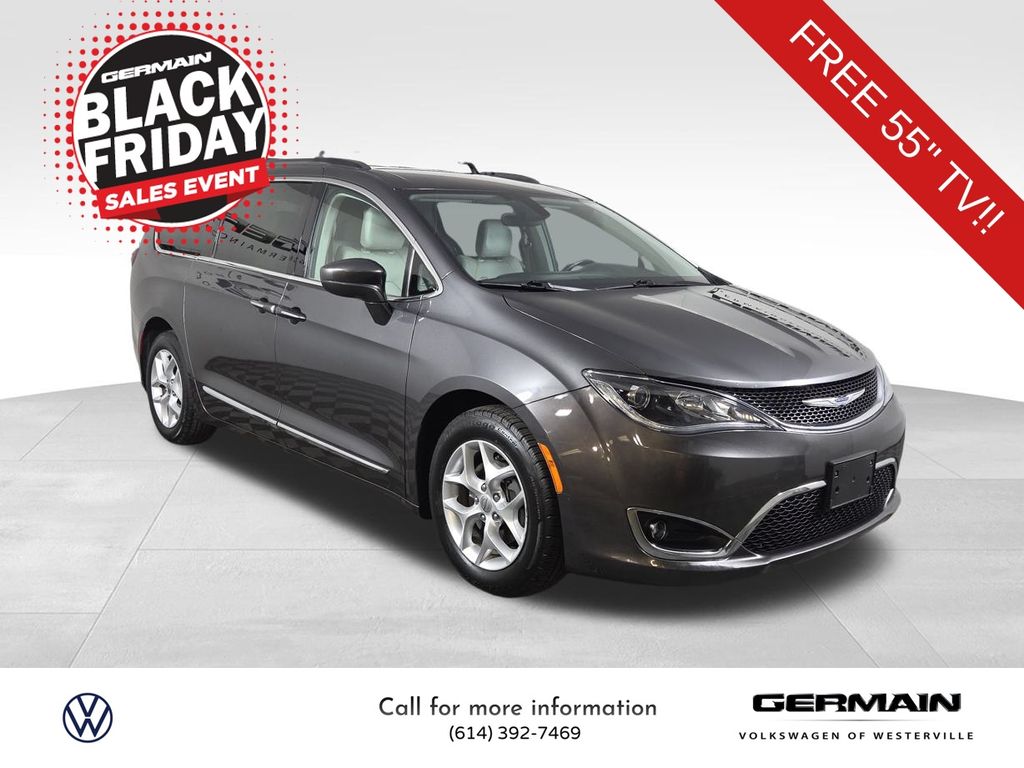 2017 Chrysler Pacifica Touring L photo 4