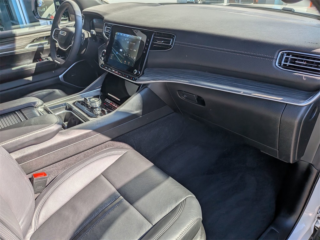2024 Jeep Wagoneer L Series III photo 25
