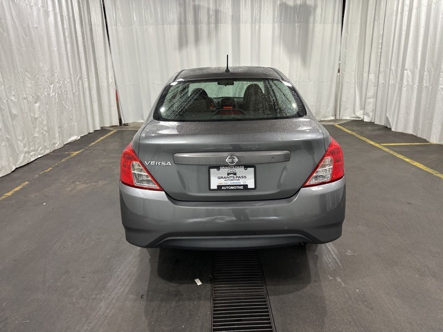 2018 Nissan Versa 1.6 S photo 3