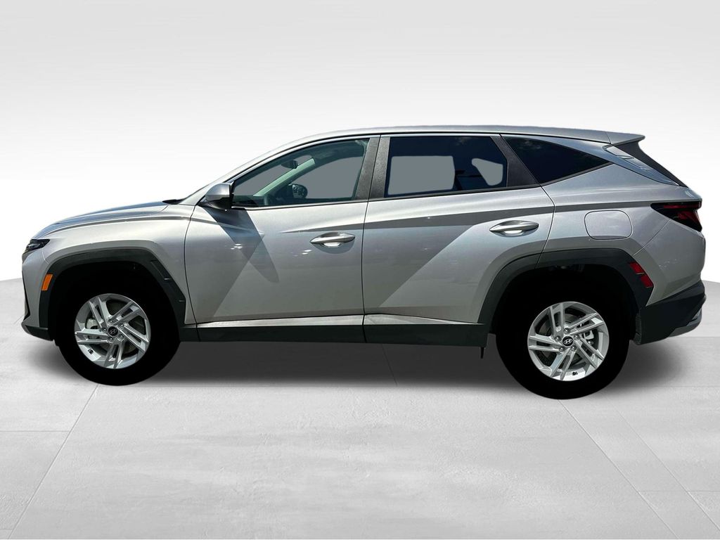 2025 Hyundai Tucson SE photo 3
