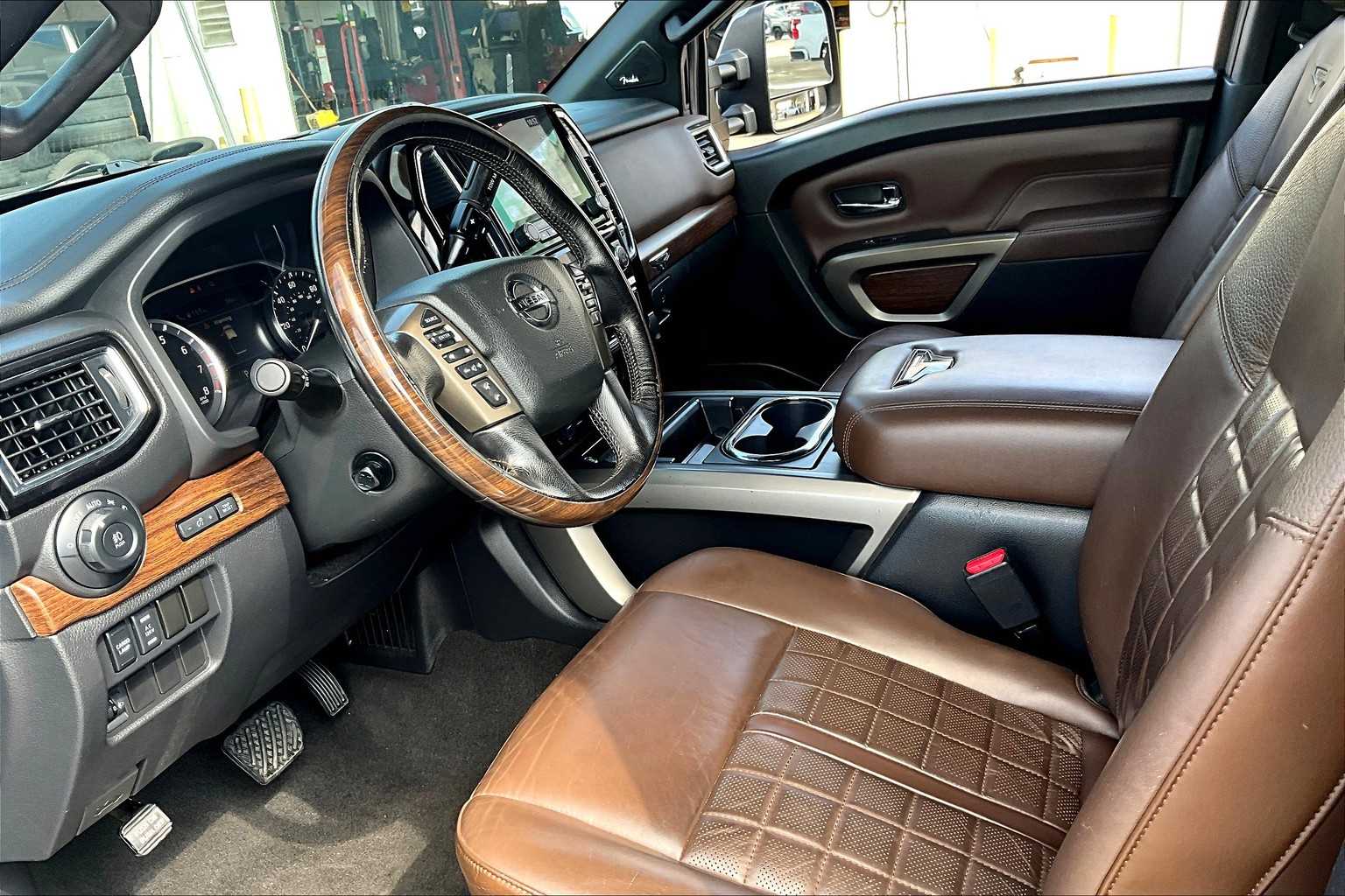 2020 Nissan Titan Platinum Reserve photo 16