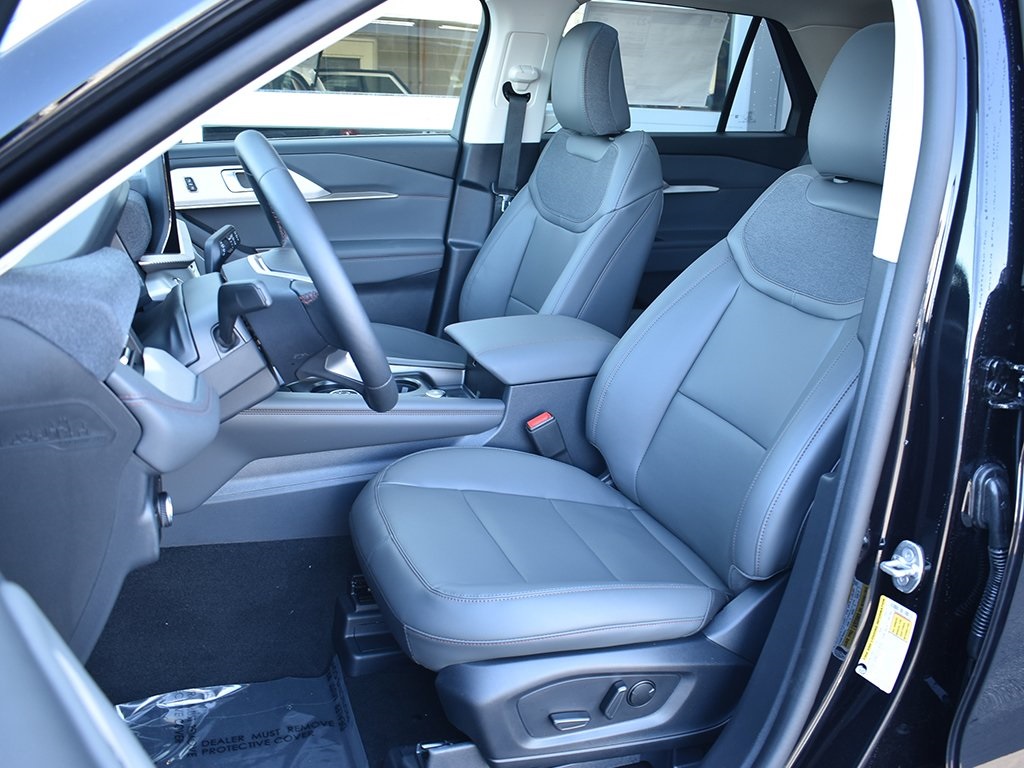 2025 Ford Explorer photo 4