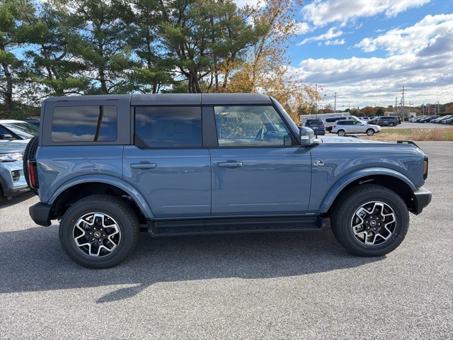 2025 Ford Bronco Outer Banks photo 2