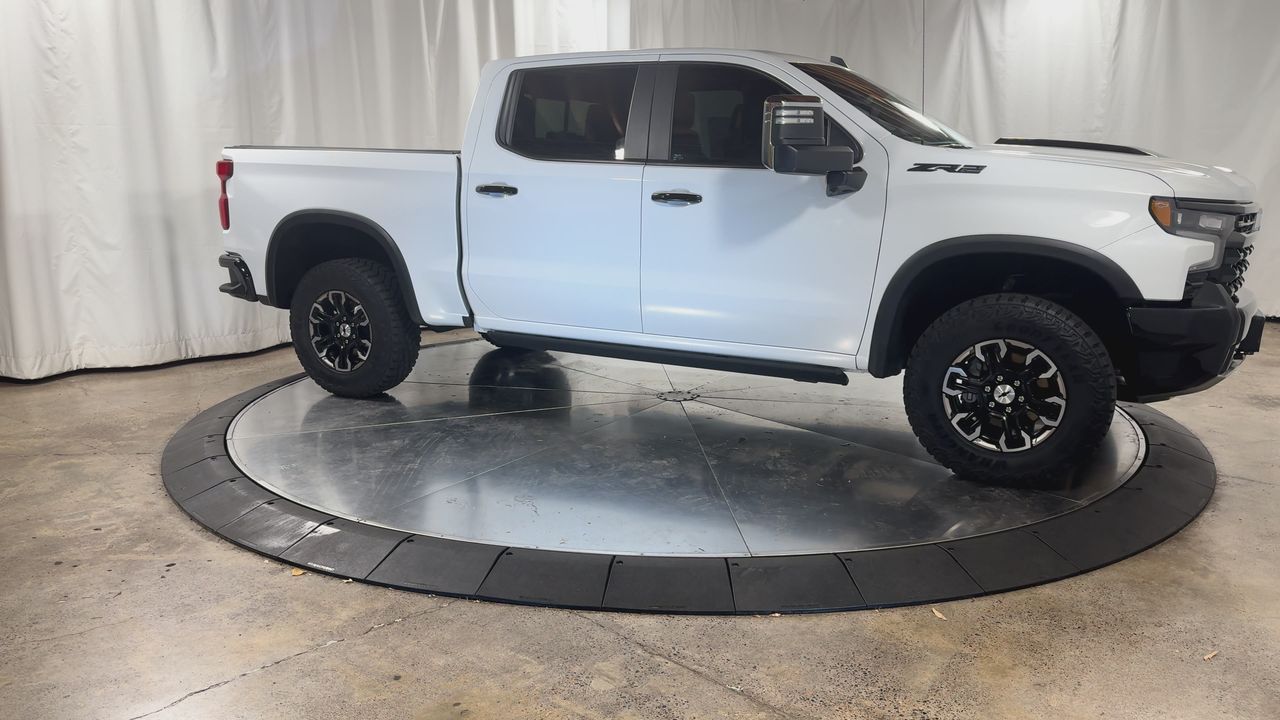 2024 Chevrolet Silverado 1500 ZR2 photo 2