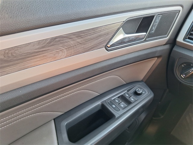 2023 Volkswagen Atlas Cross Sport SE Technology photo 17
