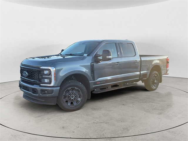 2024 Ford F-350 Super Duty Lariat's photo