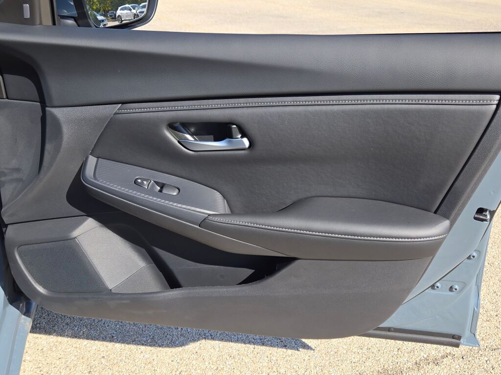 2025 Nissan Sentra SV photo 4
