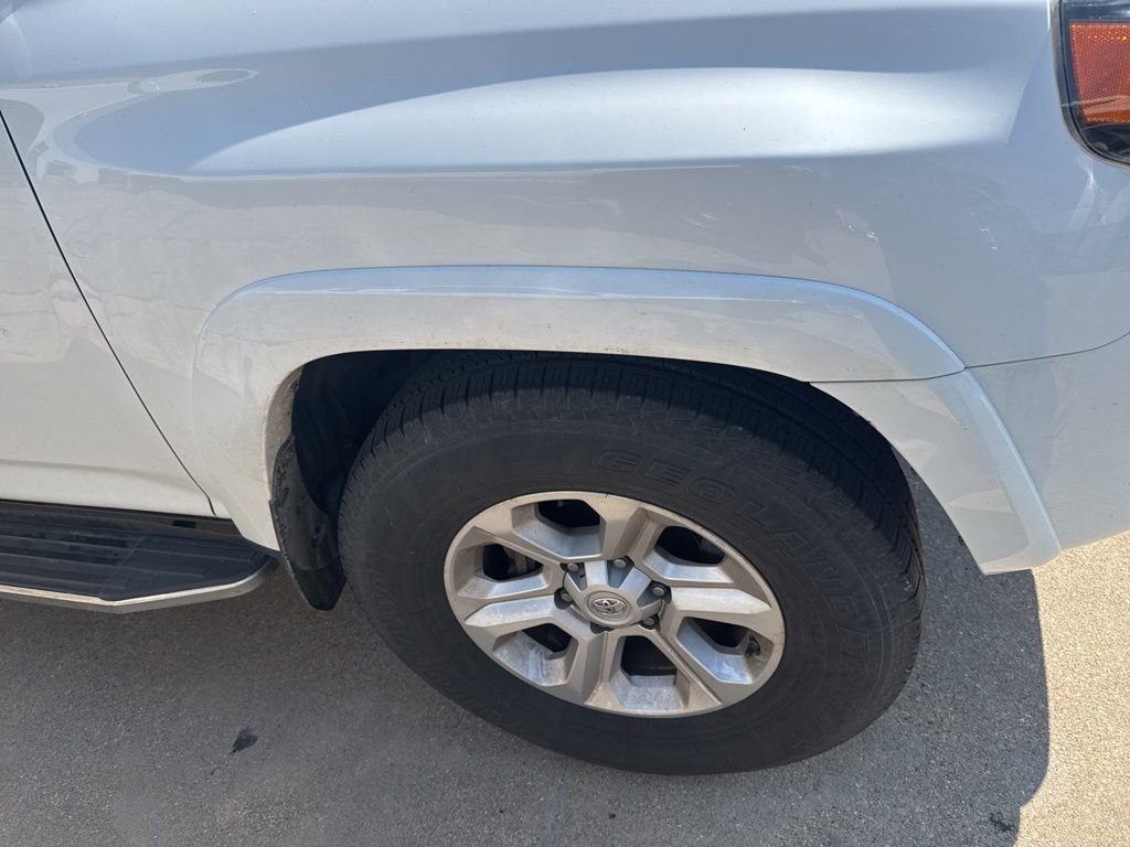 2016 Toyota 4Runner SR5 photo 4