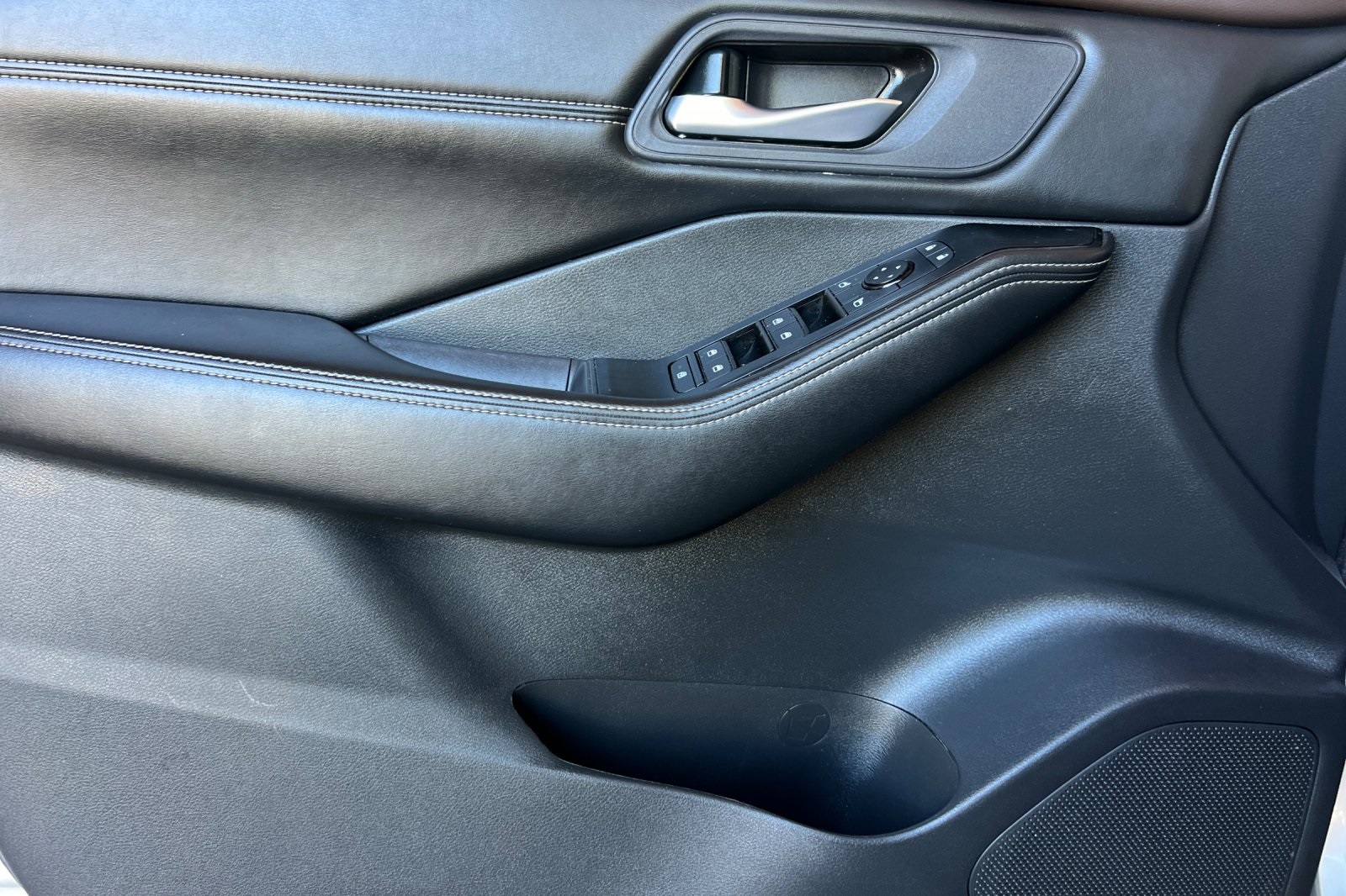 2023 Nissan Rogue SV photo 10