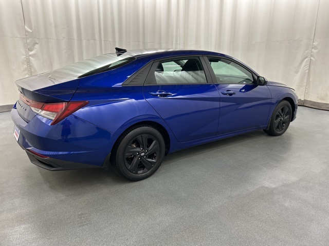 2023 Hyundai Elantra SEL photo 4