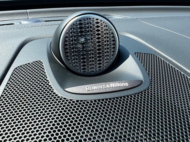 2026 Volvo XC60 Hybrid T8 photo 16