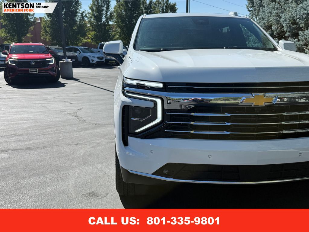 2025 Chevrolet Suburban LT photo 13