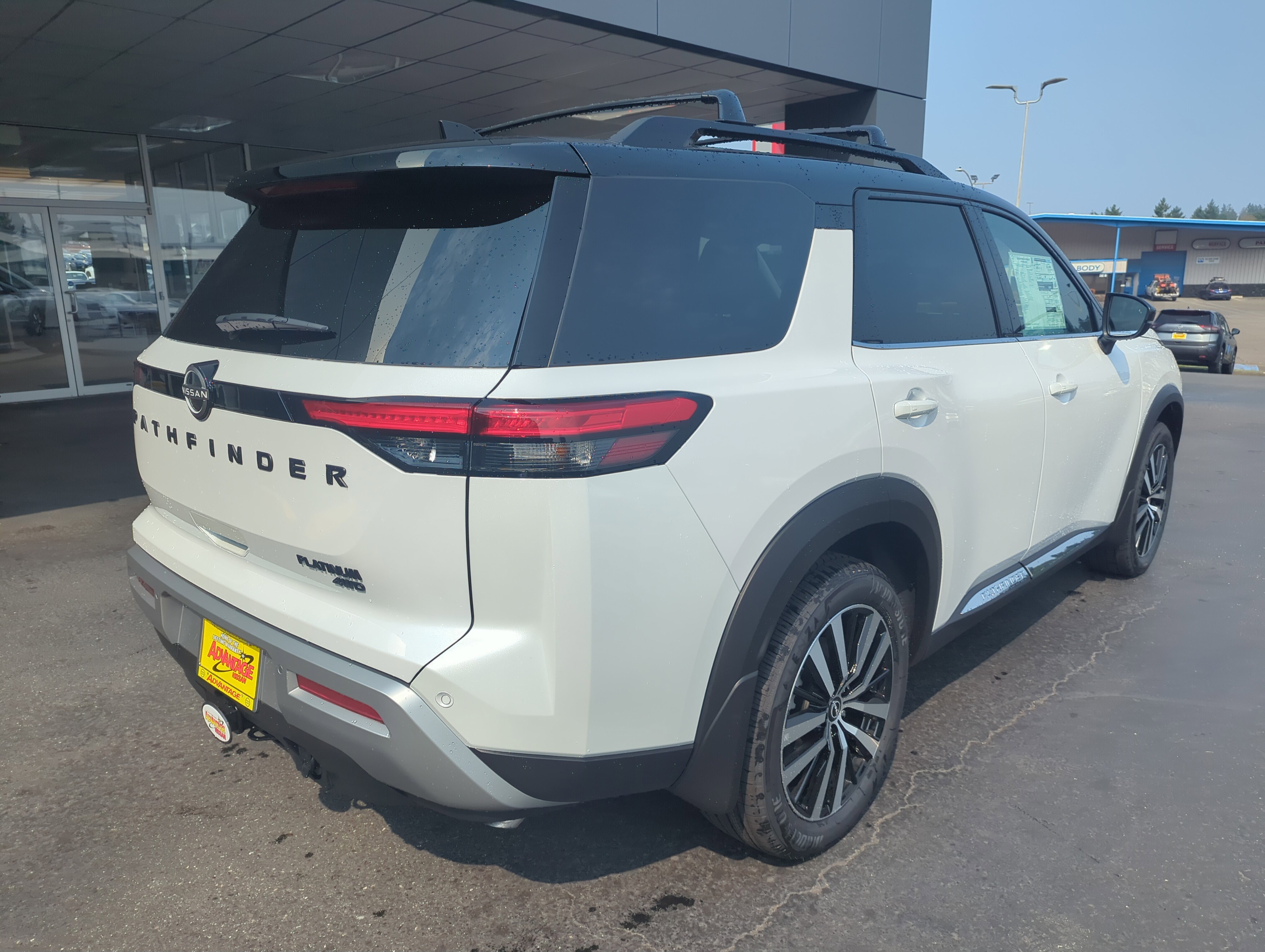 2025 Nissan Pathfinder Platinum photo 3