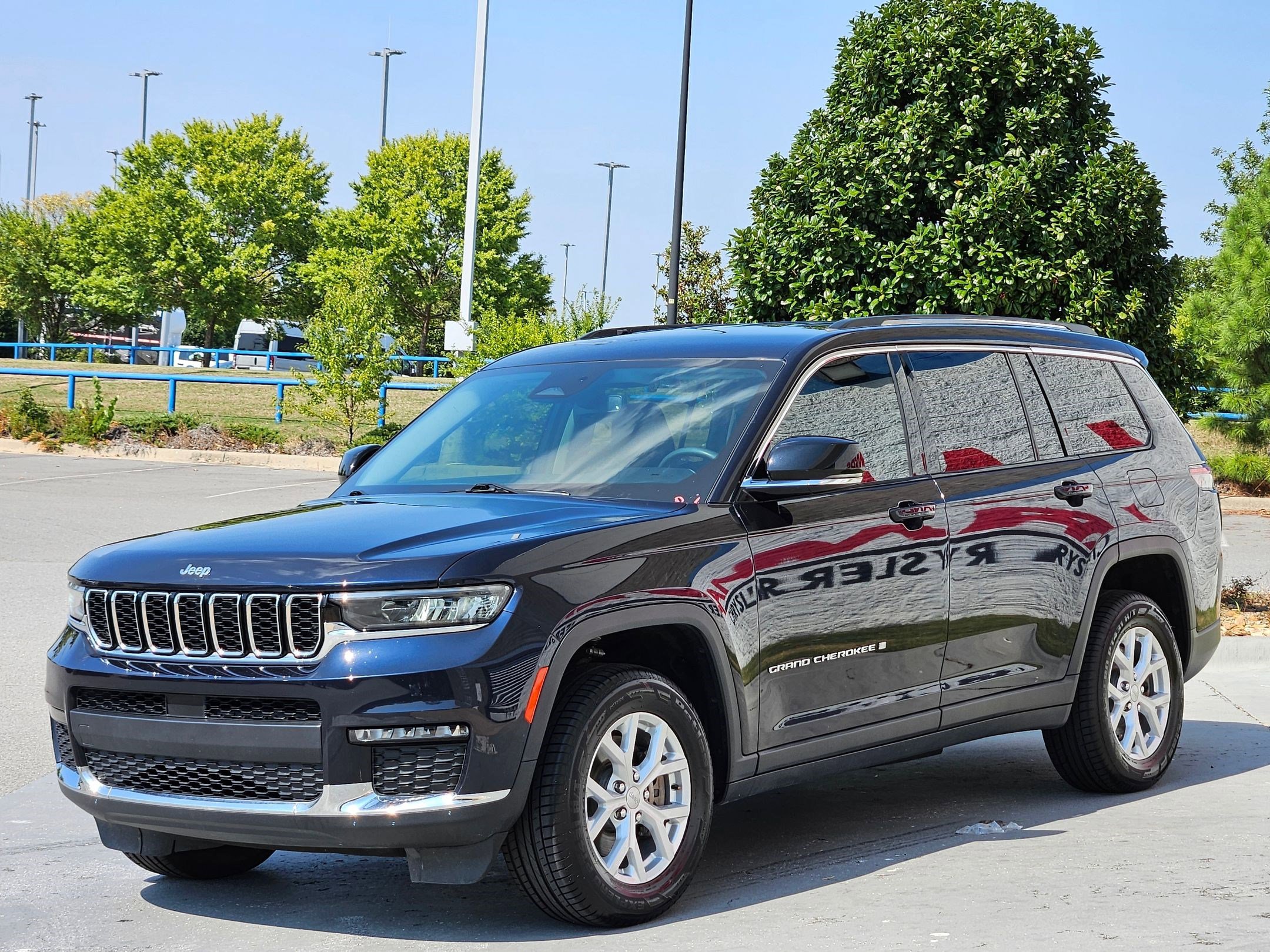 2023 Jeep Grand Cherokee Limited photo 2