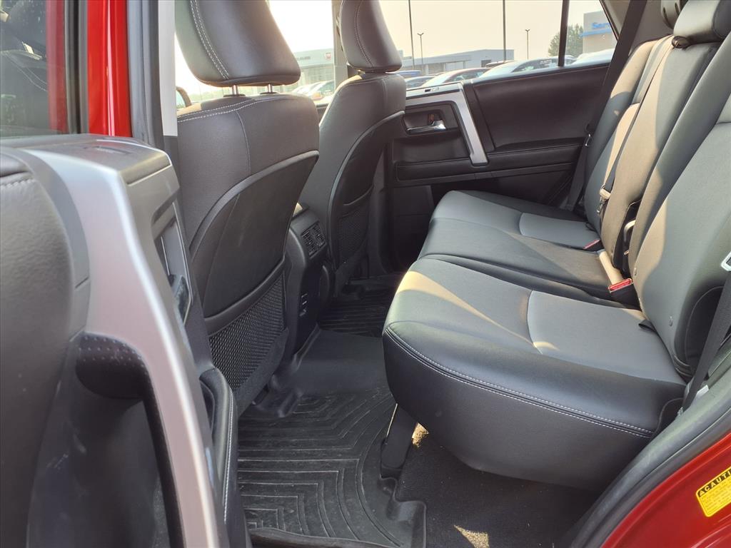 2016 Toyota 4Runner SR5 photo 3