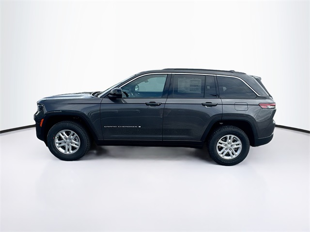 2025 Jeep Grand Cherokee Laredo photo 3