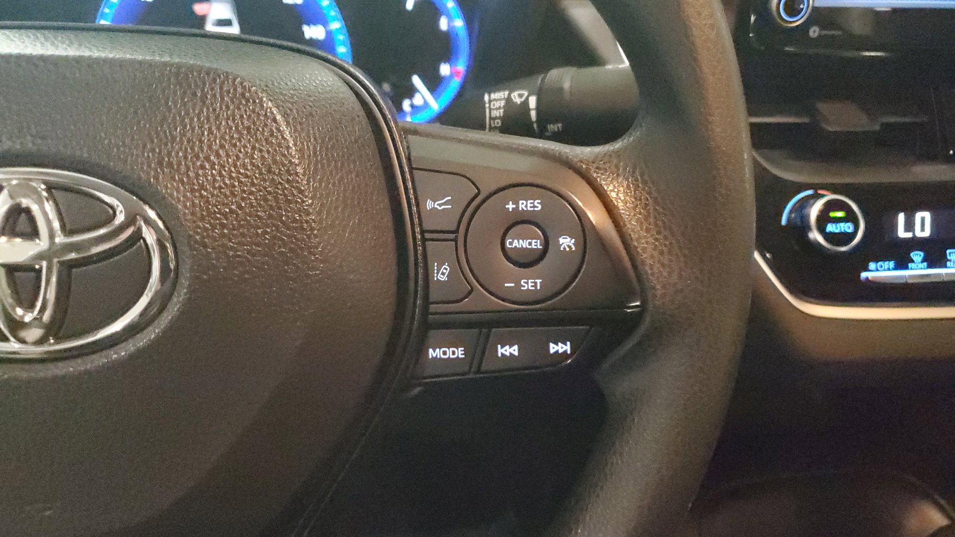 2022 Toyota Corolla Hybrid LE photo 28