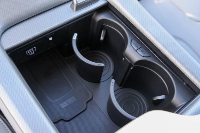 New 2025 White Hyundai SEL FWD image 18