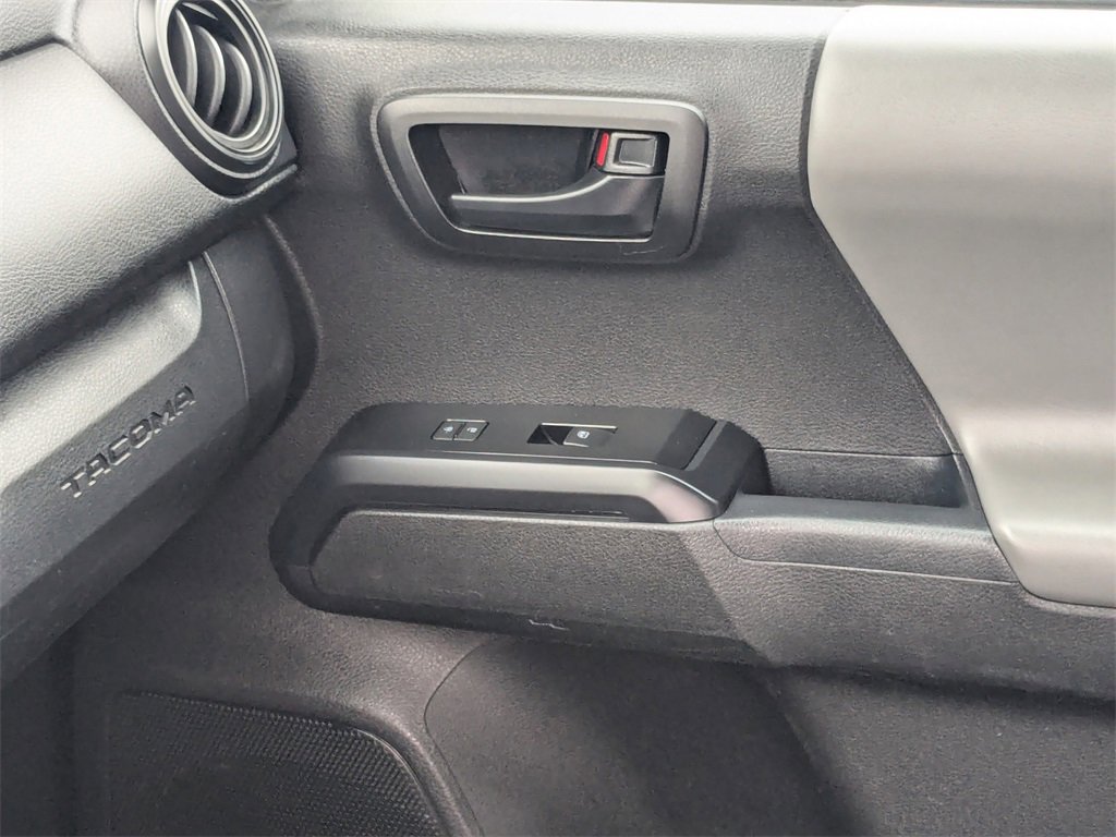 2022 Toyota Tacoma SR V6 photo 13