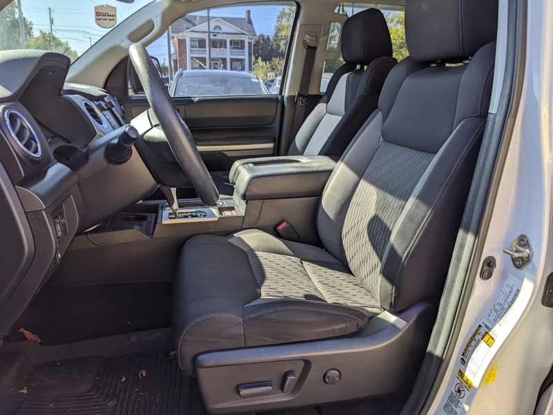 2017 Toyota Tundra SR5 photo 6