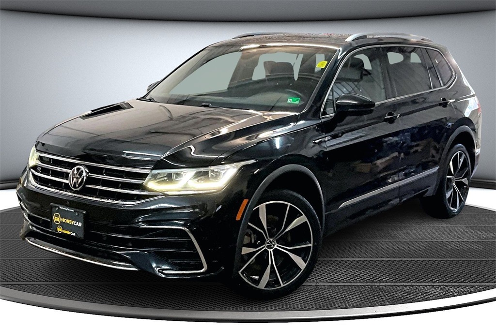 2022 Volkswagen Tiguan SEL R-LINE's photo