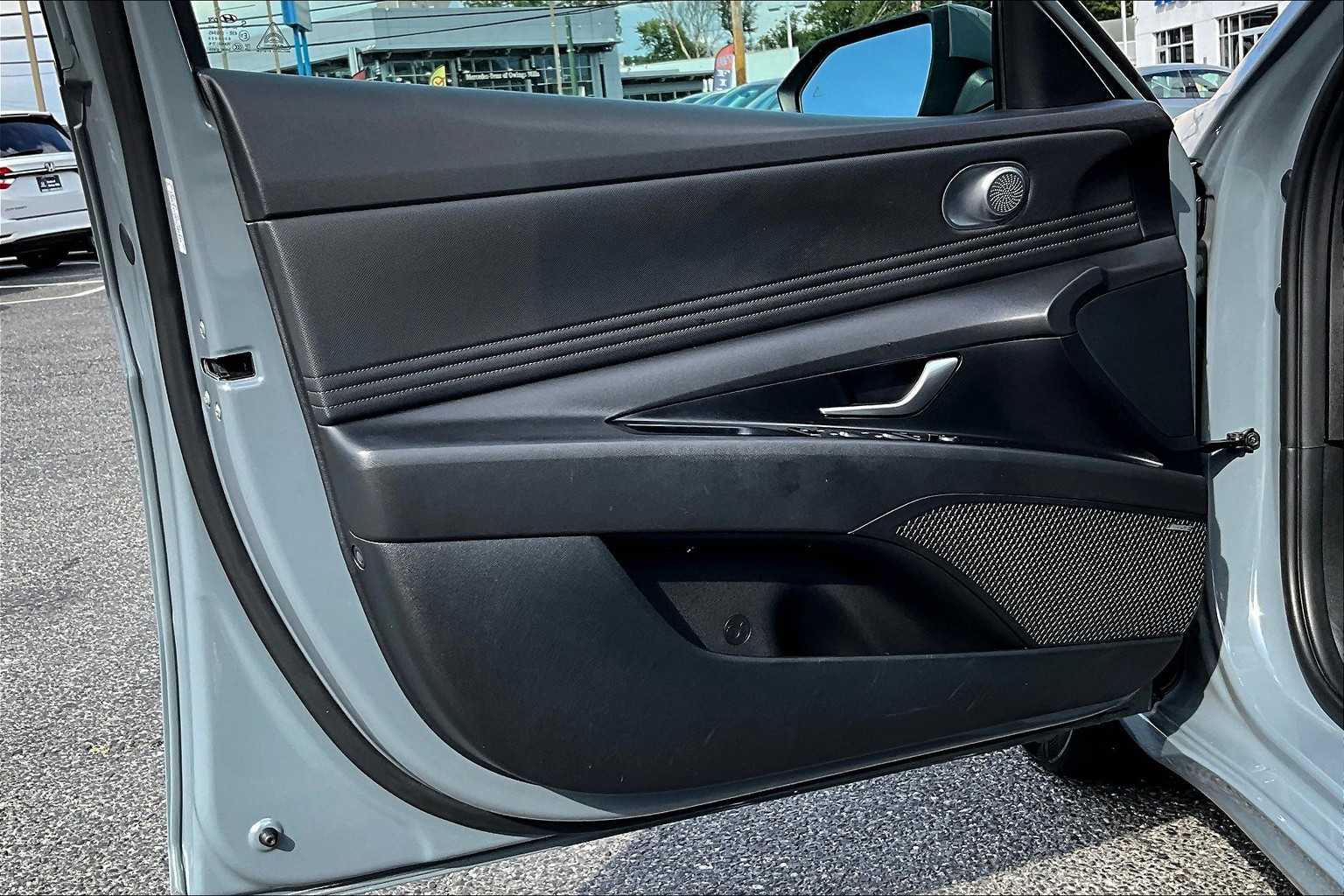 2023 Hyundai Elantra Limited photo 19