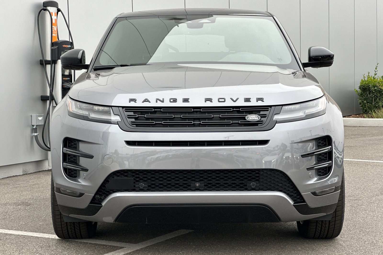 2026 Land Rover Range Rover Evoque Dynamic SE photo 9