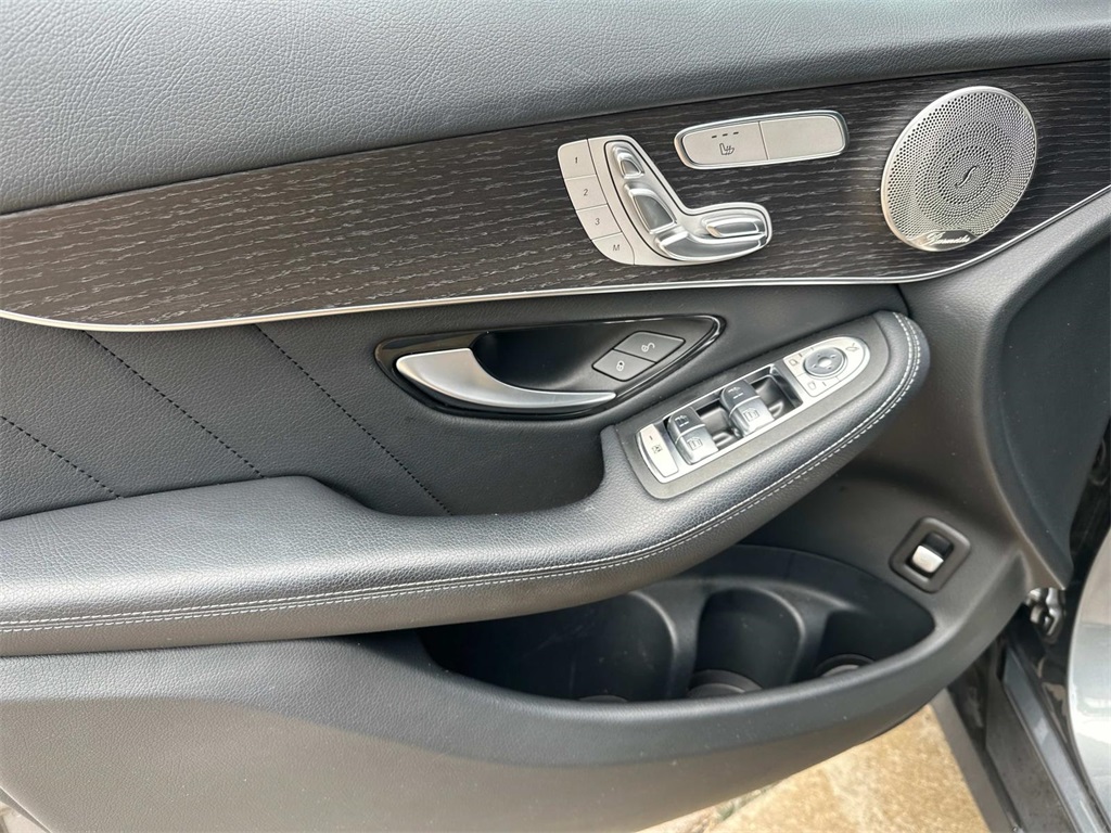 2021 Mercedes Benz GLC 300 photo 15