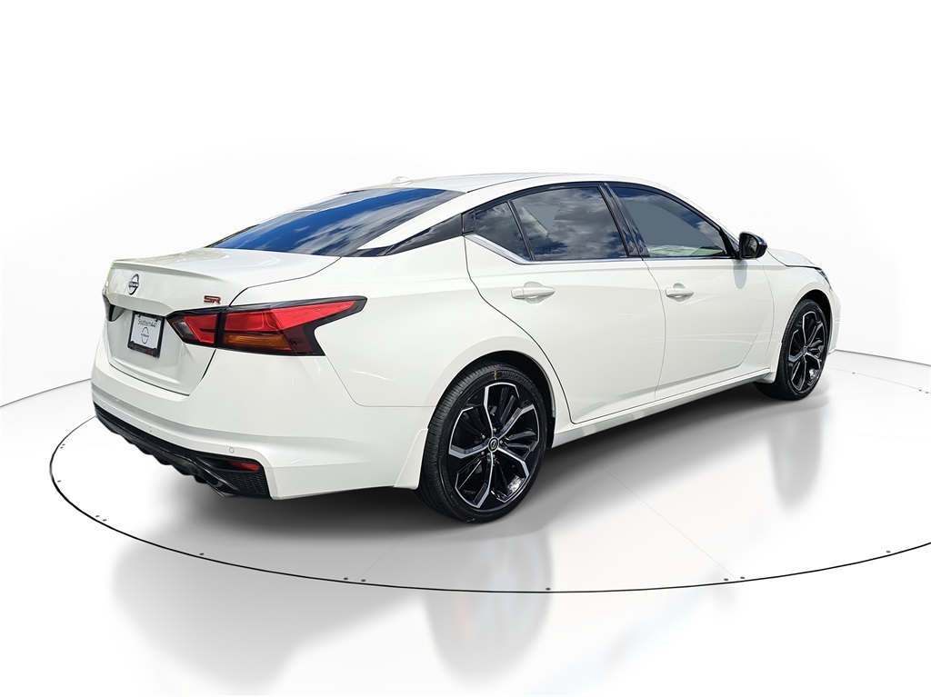 2025 Nissan Altima 2.5 SR photo 7