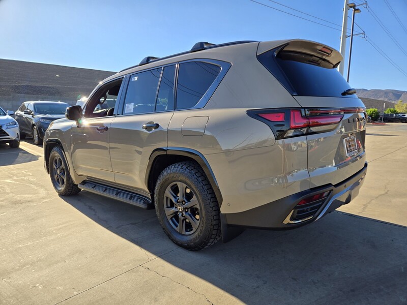 2025 Lexus LX photo 4