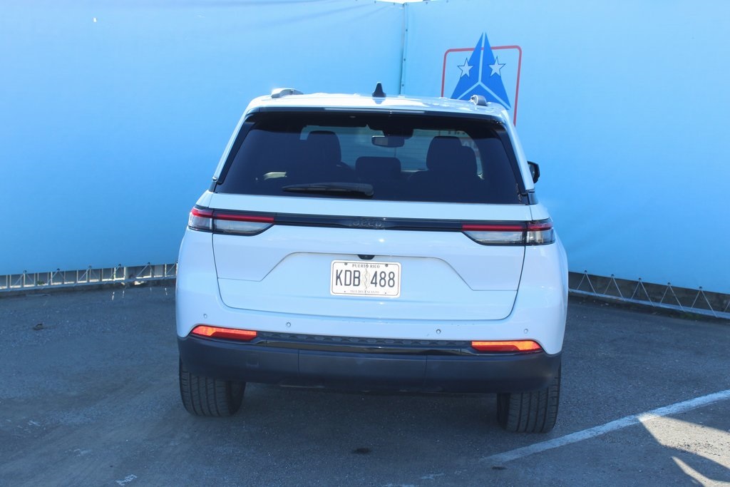 2023 Jeep Grand Cherokee Altitude photo 3