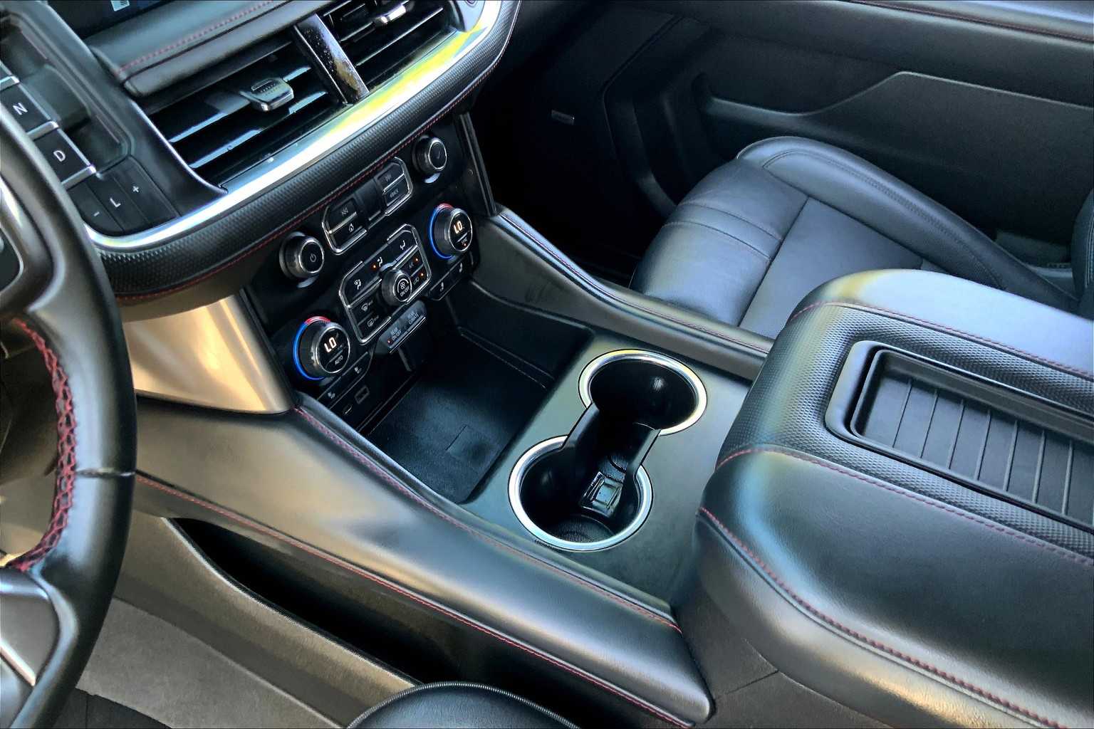 2023 Chevrolet Suburban RST photo 16