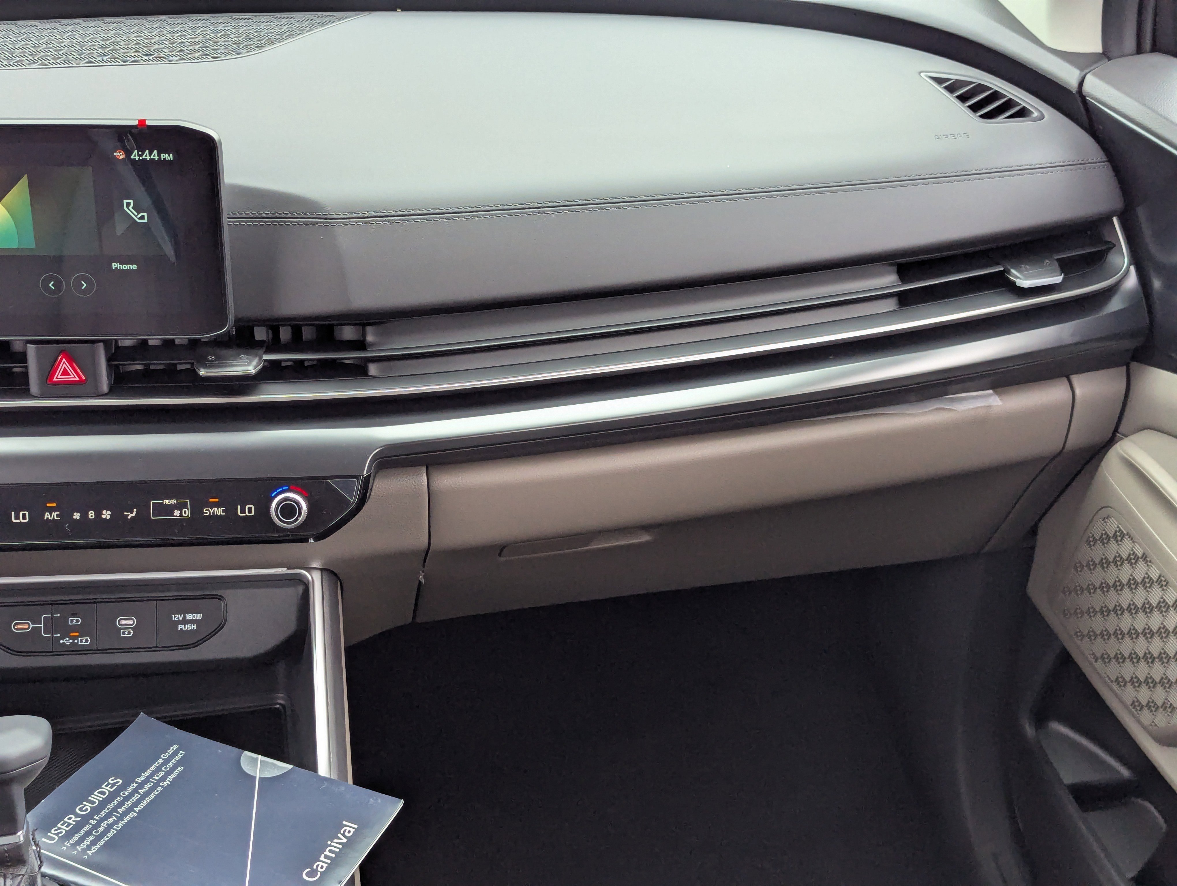 2026 Kia Carnival LXS photo 2