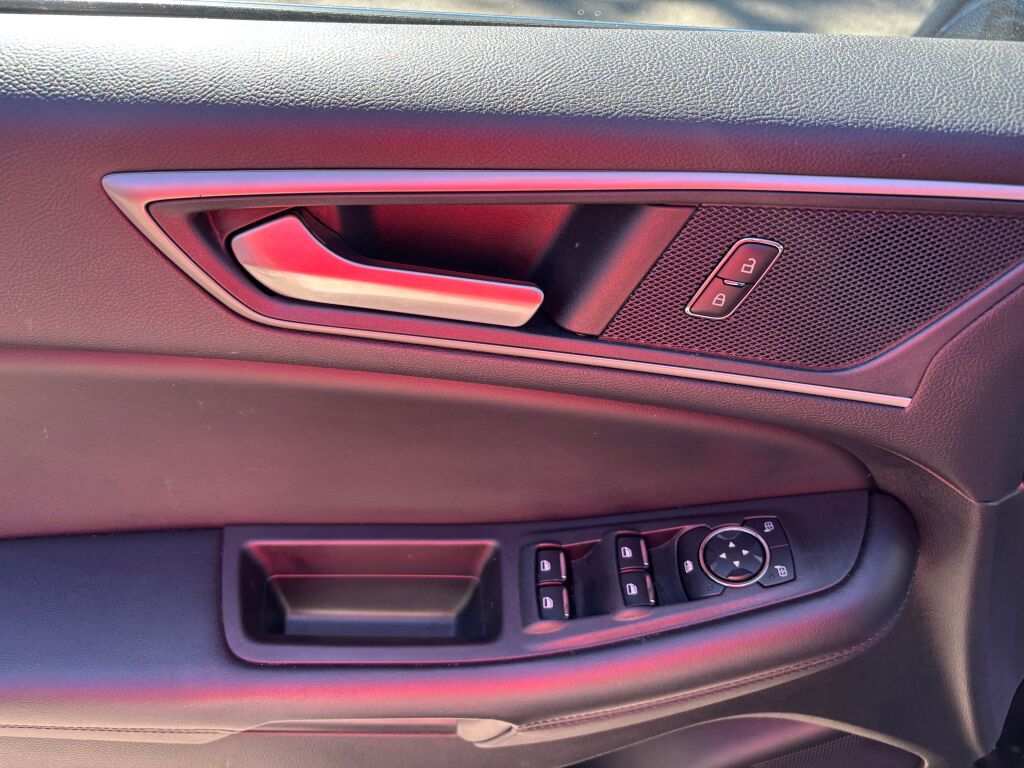 2023 Ford Edge SEL photo 10