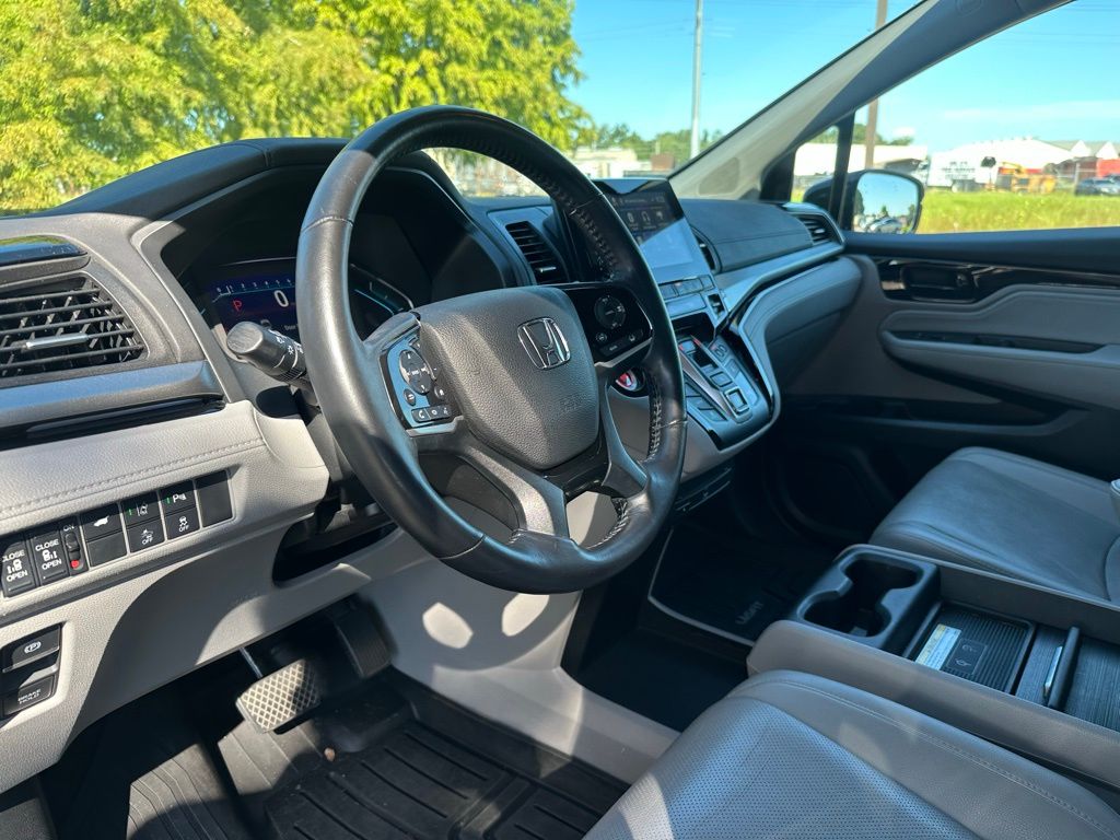 2018 Honda Odyssey Elite photo 2