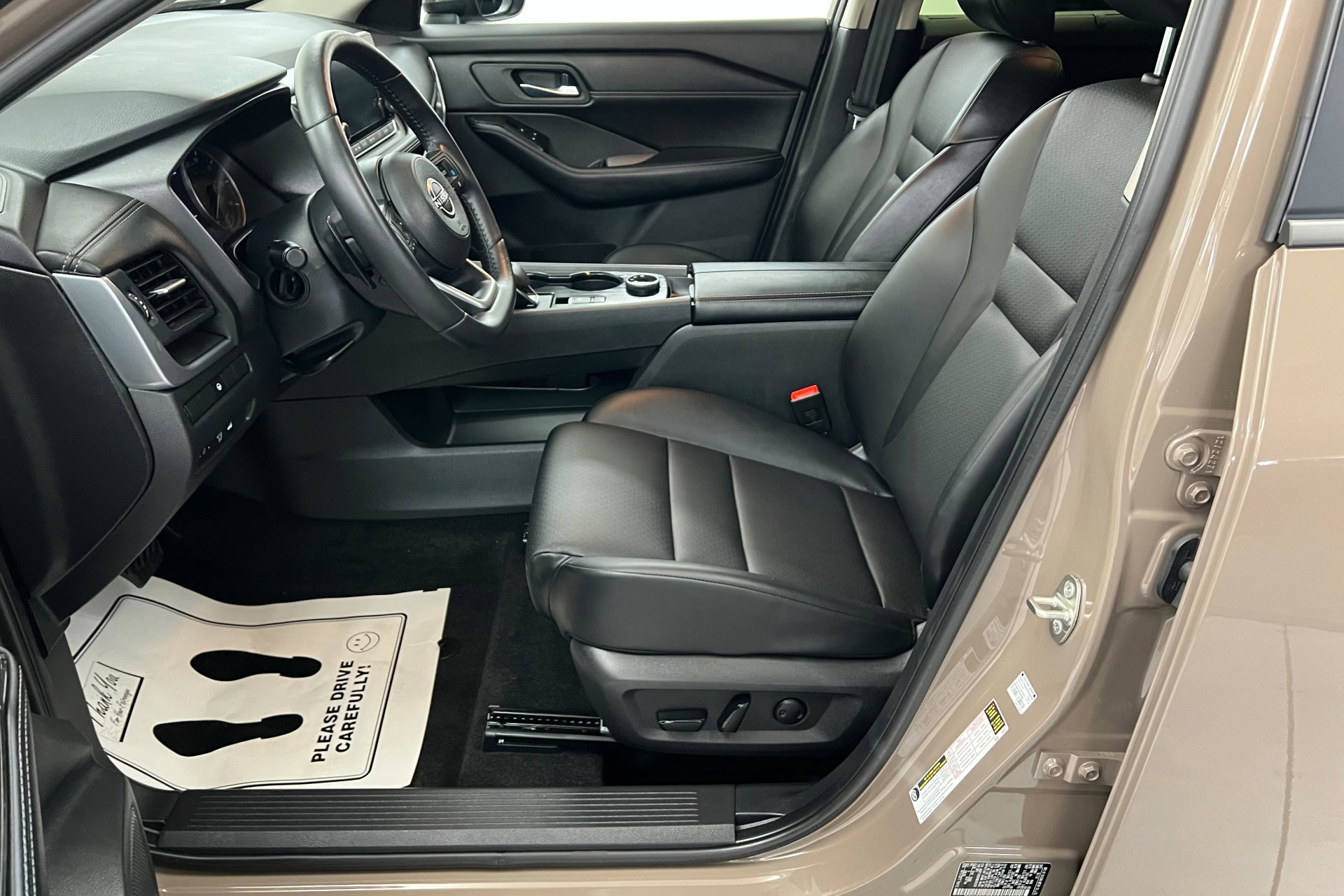 2024 Nissan Rogue SV photo 17