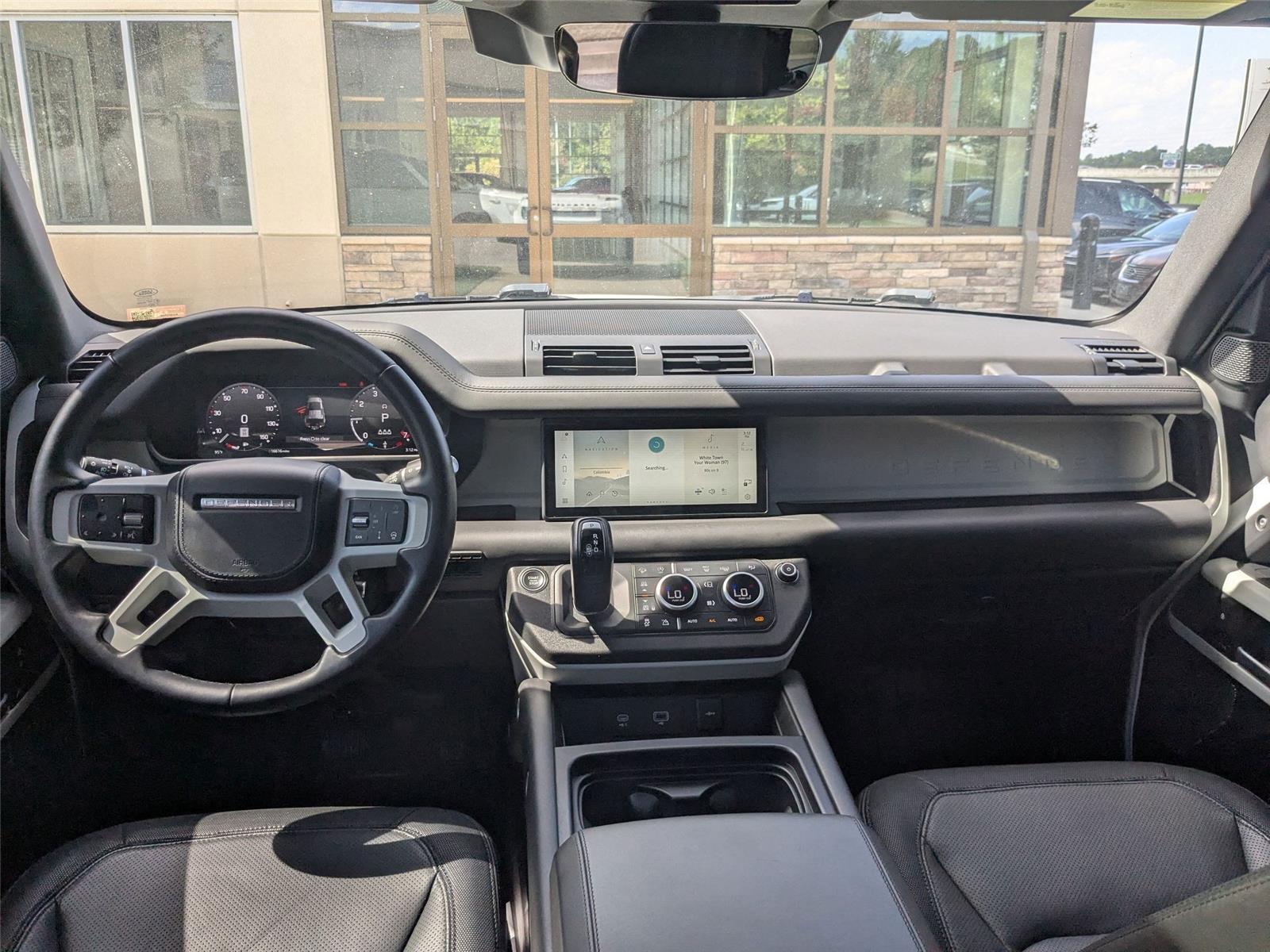 2024 Land Rover Defender X-Dynamic SE photo 25
