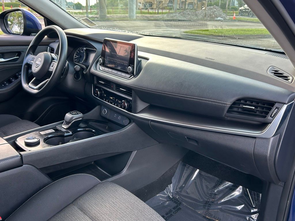 2023 Nissan Rogue SV photo 24