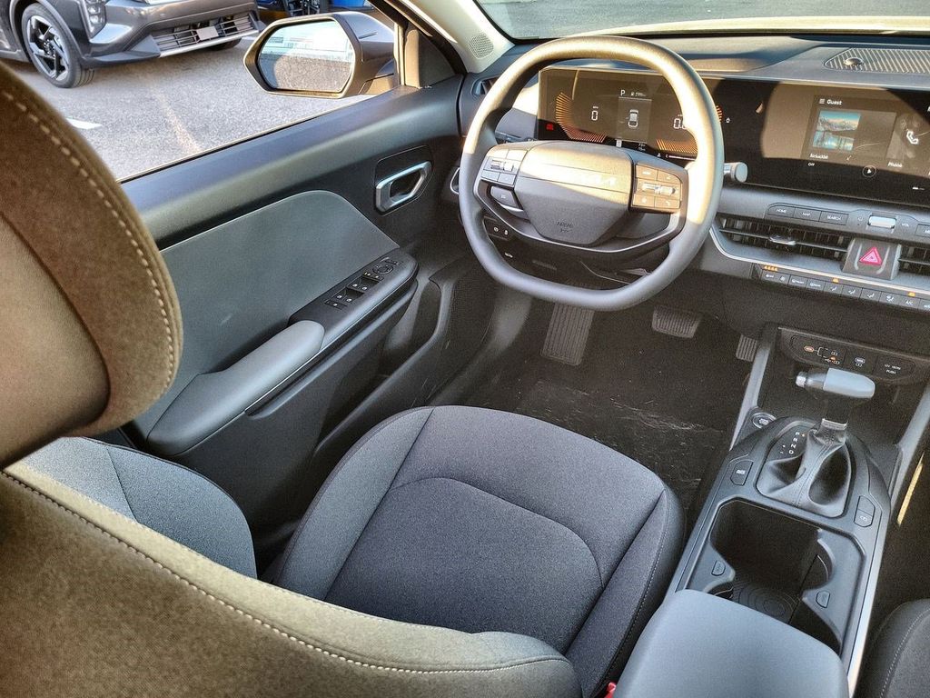 2025 Kia K4 LXS photo 16