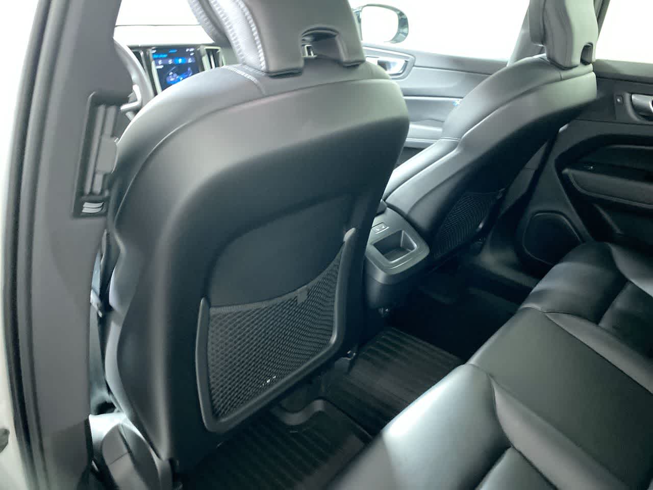 2024 Volvo XC60 Core photo 30