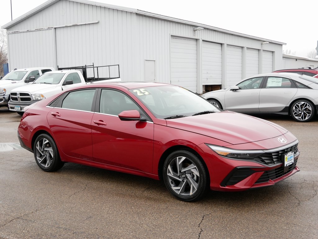 2025 Hyundai Elantra SEL's photo