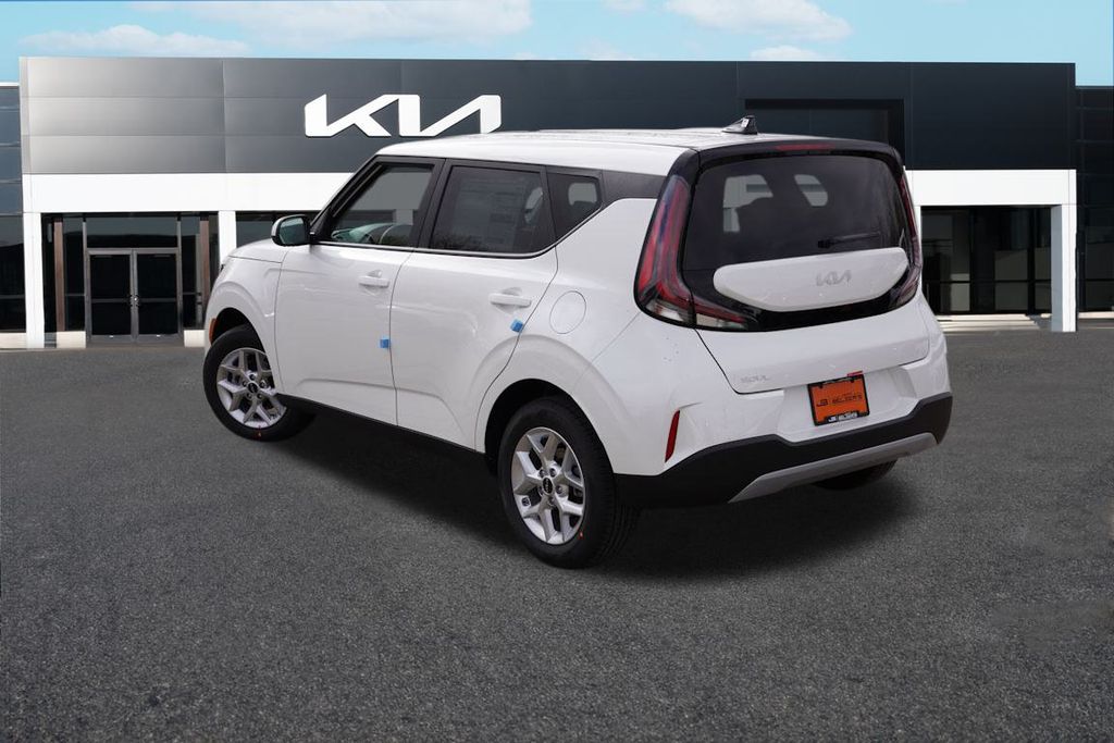 2025 Kia Soul LX photo 4