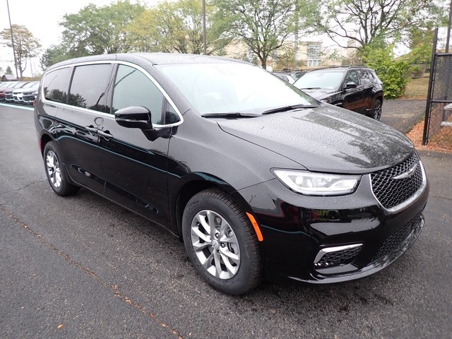 2026 Chrysler Pacifica photo 7