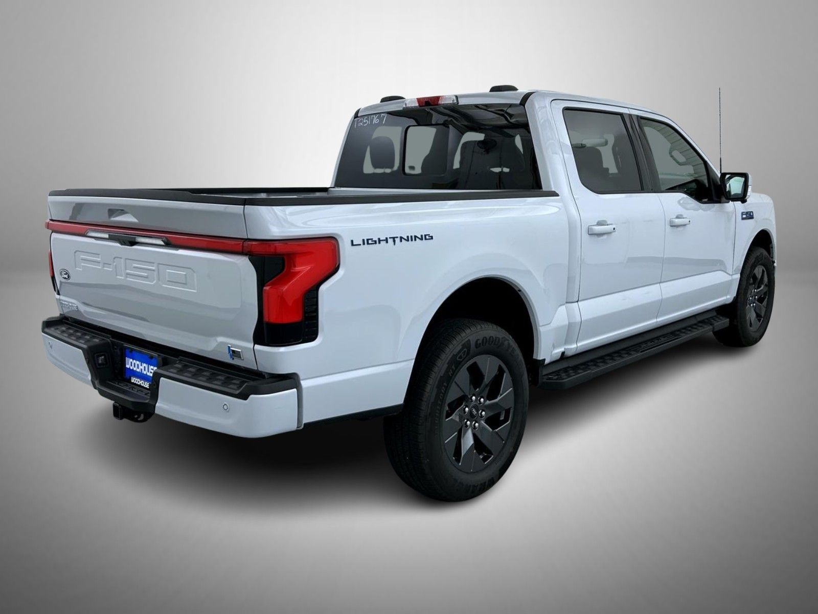 2025 Ford F-150 Lightning Lariat photo 2