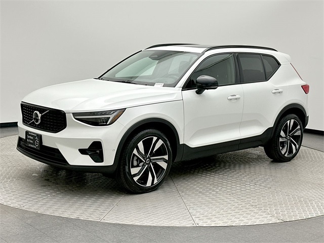 2025 Volvo XC40 Plus's photo